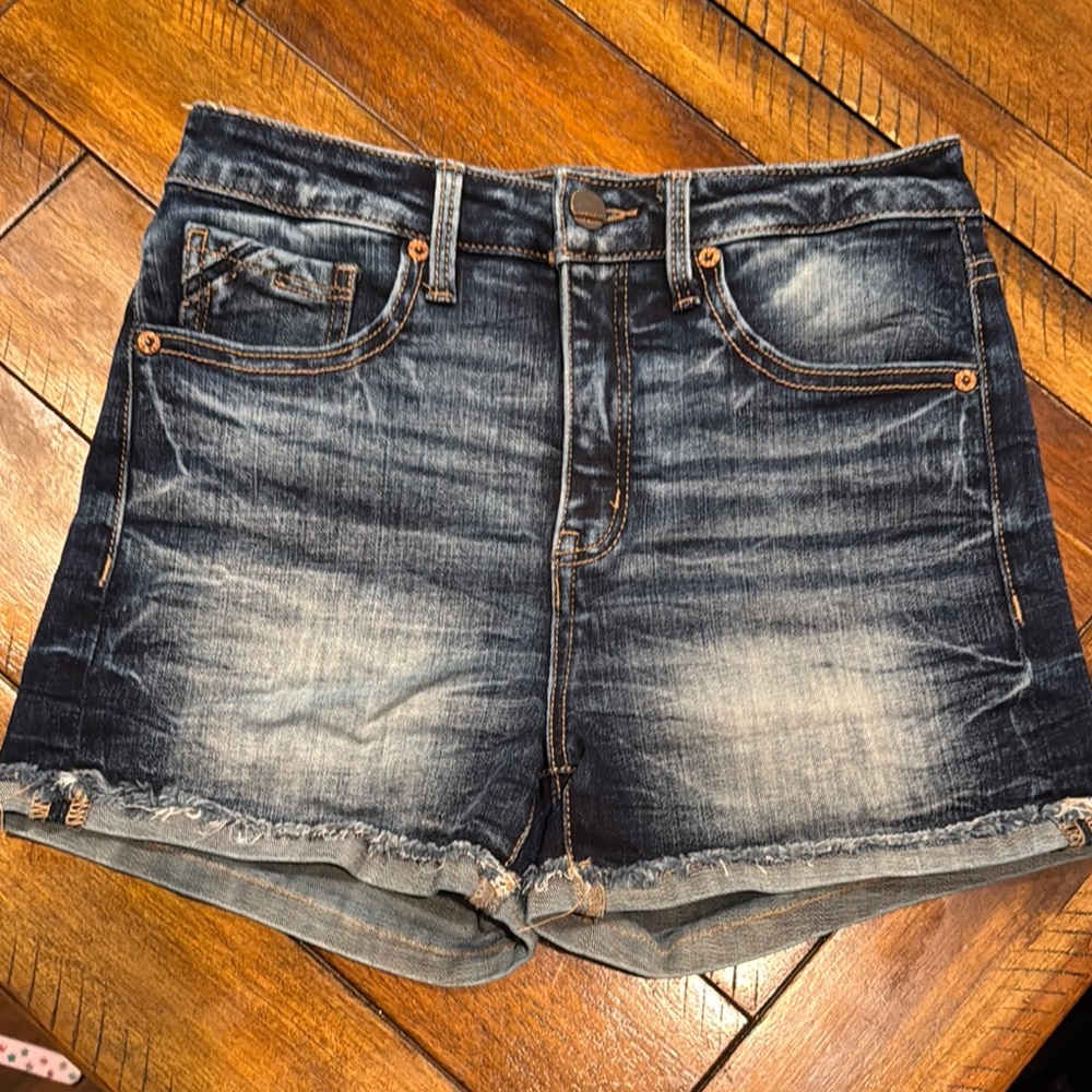 Like new women’s Buckle Black shorts. Size 25.